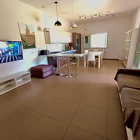 Villalauraecostanza فيلة باري