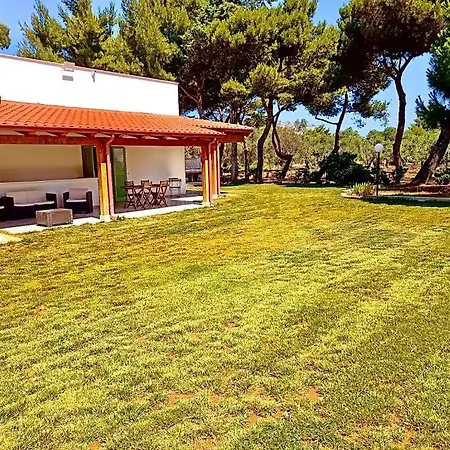 Villalauraecostanza فيلة باري